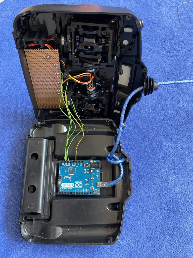 Innenansicht des modifizierten Controllers.